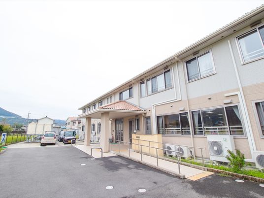 広々とした建物の外観