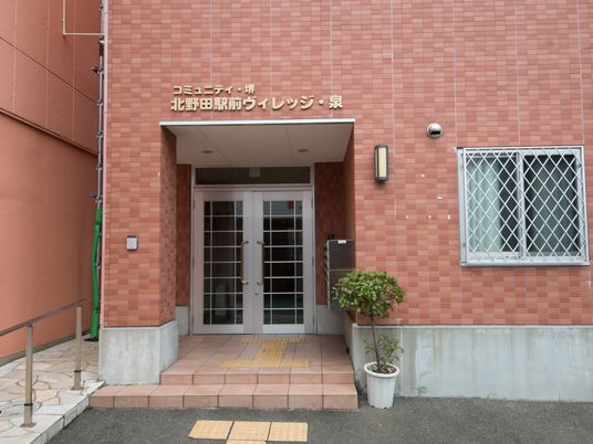 エントランスの清潔感ある外観