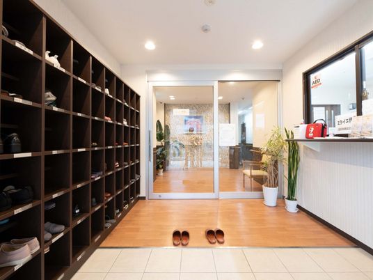 エントランスの明るい空間