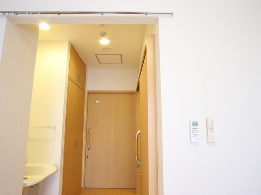 洗面台付きの居室入口