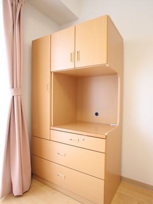 茶色の洋室用クローゼット
