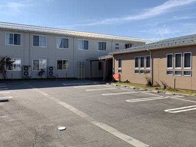 新築そうな建物の外観