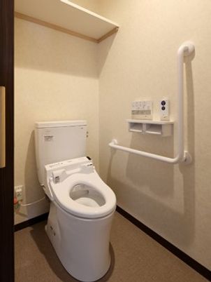 バリアフリー設計のトイレ