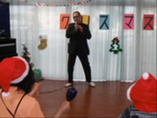 イベント進行するスタッフ
