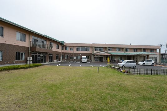 広々とした施設外観