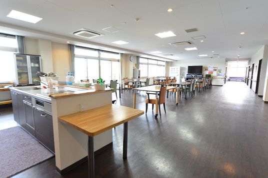 広々とした食堂空間