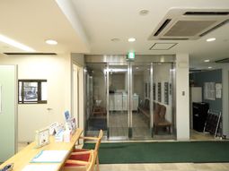 明るいエントランスホール