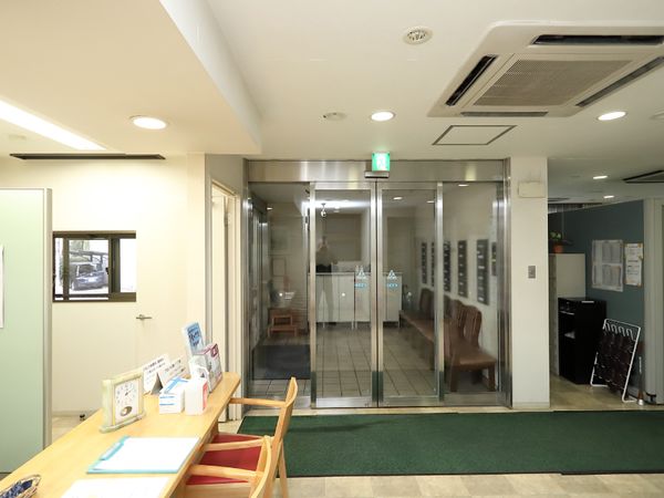 明るいエントランスホール