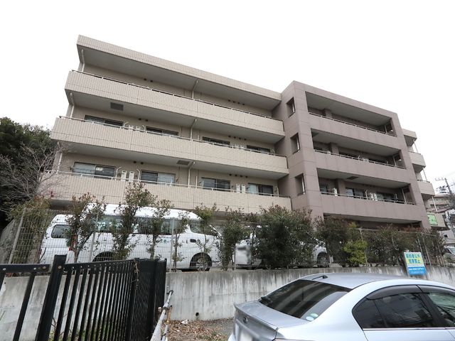 多階層建物外観 外観 落ち着いた色合いの多階層建築です。周囲の環境に調和しながら、訪れる方に安心感を与える外観をしています。