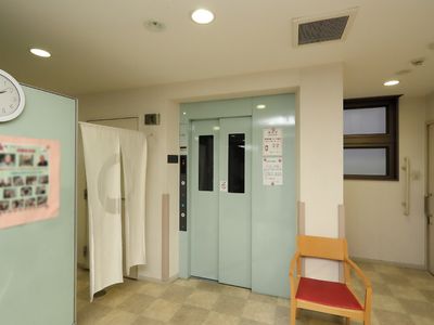 明るいエレベーターホール