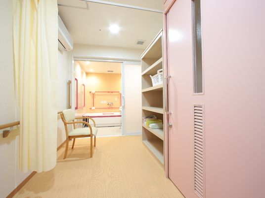 洗面台付きの居室入口