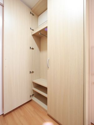 整理された居室のクローゼット
