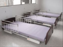 清潔な居室のベッド