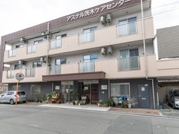 清潔な建物のエントランス外観