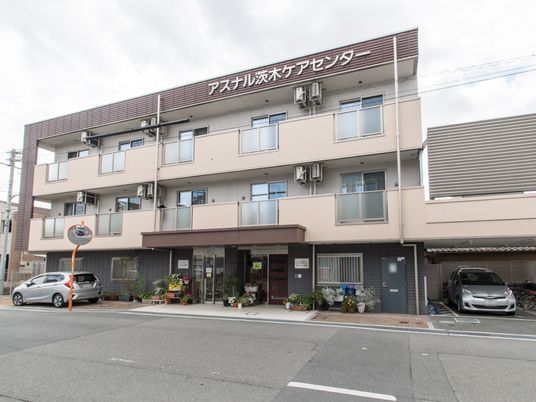 建物正面のエントランス