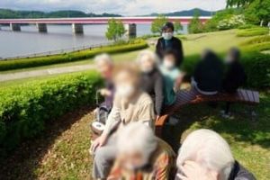 湖畔での集い