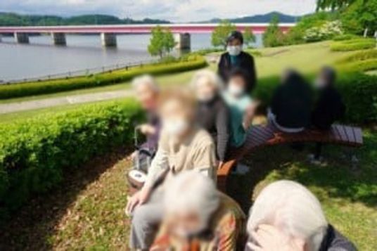 湖畔での集い
