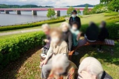 湖畔での集い