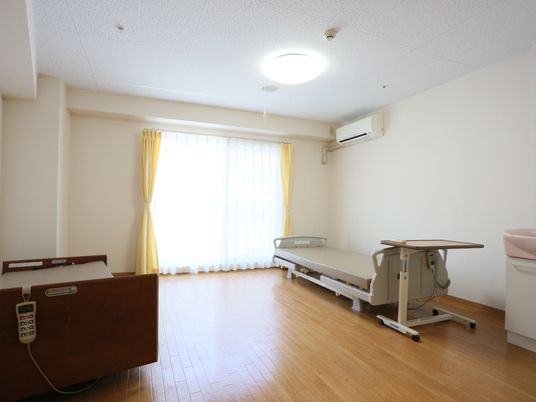 広々とした明るい居室
