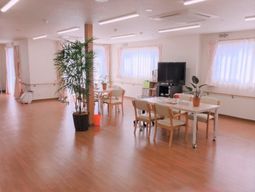 共有スペースの温かい雰囲気