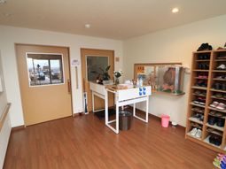 エントランスの清潔な空間