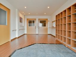 廊下の明るい空間