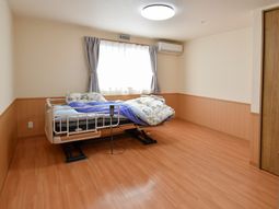 明るい居室の一角