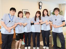 スタッフの笑顔あふれる風景