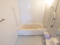 バリアフリーの浴室設備