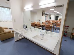 洗面所とダイニングスペース