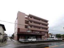 多階層の建物外観