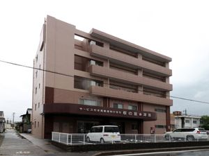 多階層の建物の外観