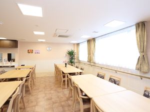 広々とした明るいダイニング