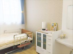 明るい個室の居室