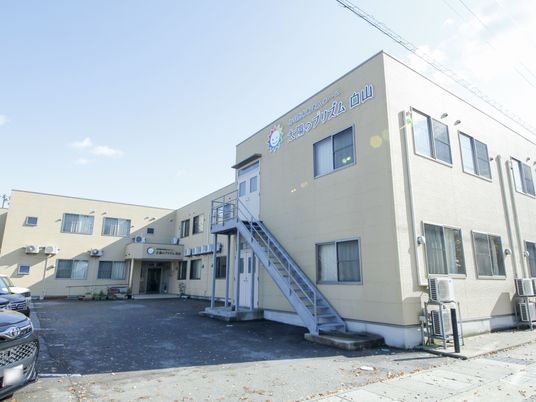 外観の施設全景