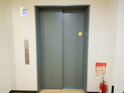 清潔なエレベーターホール