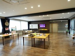 活動スペースの広々とした部屋