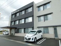清潔感ある建物エントランス