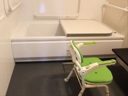 手すり付き浴室イメージ