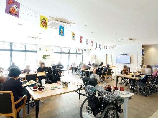 利用者の集う食堂の様子