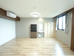 ゆったり洋室と洗面台