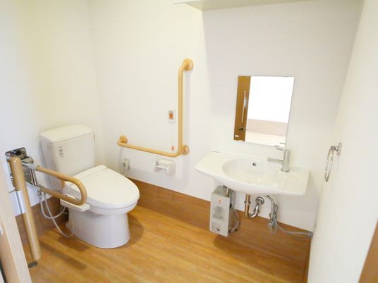 バリアフリーなトイレ設備