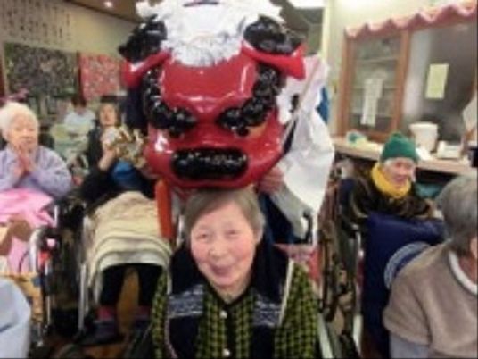 祭り気分を享受する居室