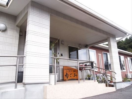 清潔感のあるエントランス風景