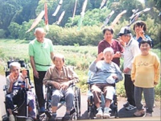 利用者とスタッフの屋外活動