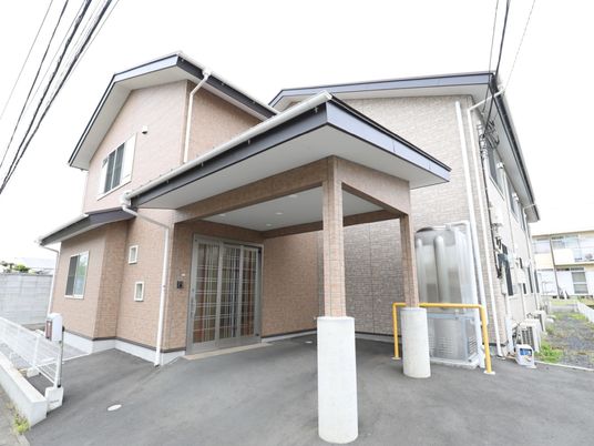 外観の建物エントランス