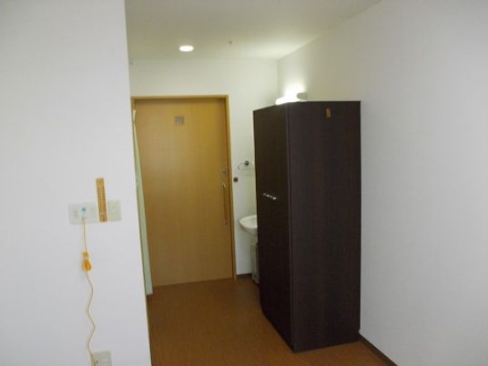 シンプルな洋室の入口