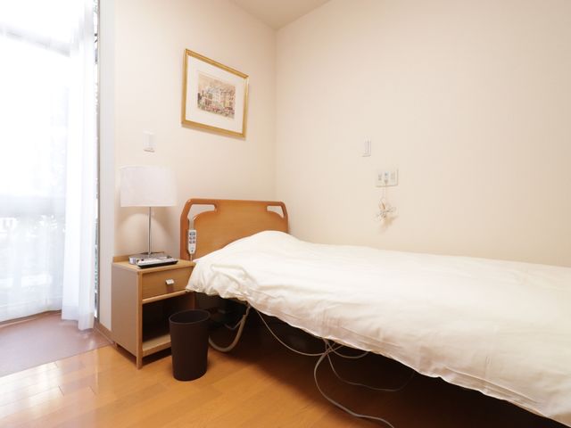 明るい個室の居室