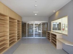 明るいエントランスの様子