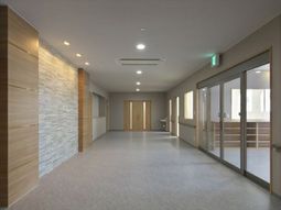 広々とした綺麗な廊下